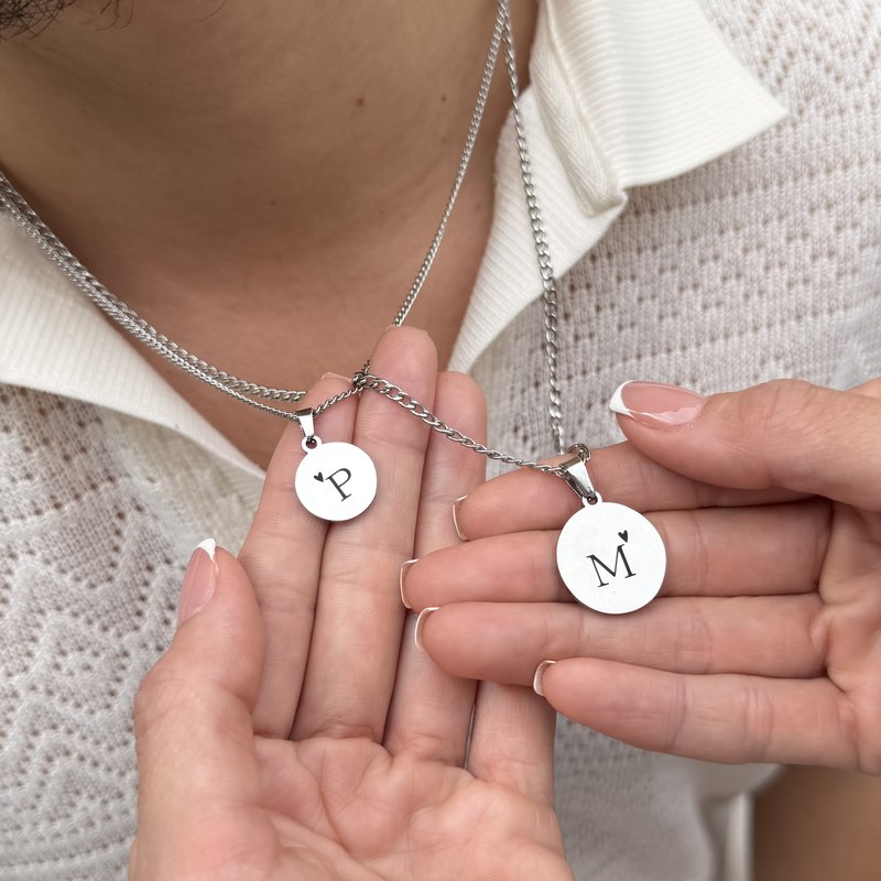 Collares Circle en pareja con iniciales grabadas