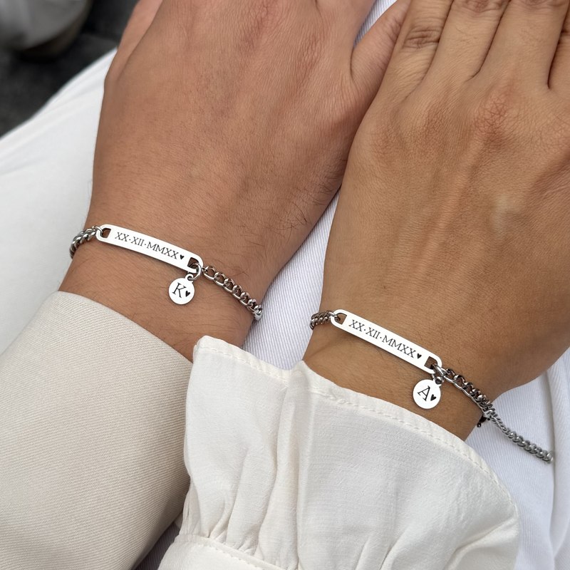 Pulseras Love Circle en pareja con fecha e inicial grabadas
